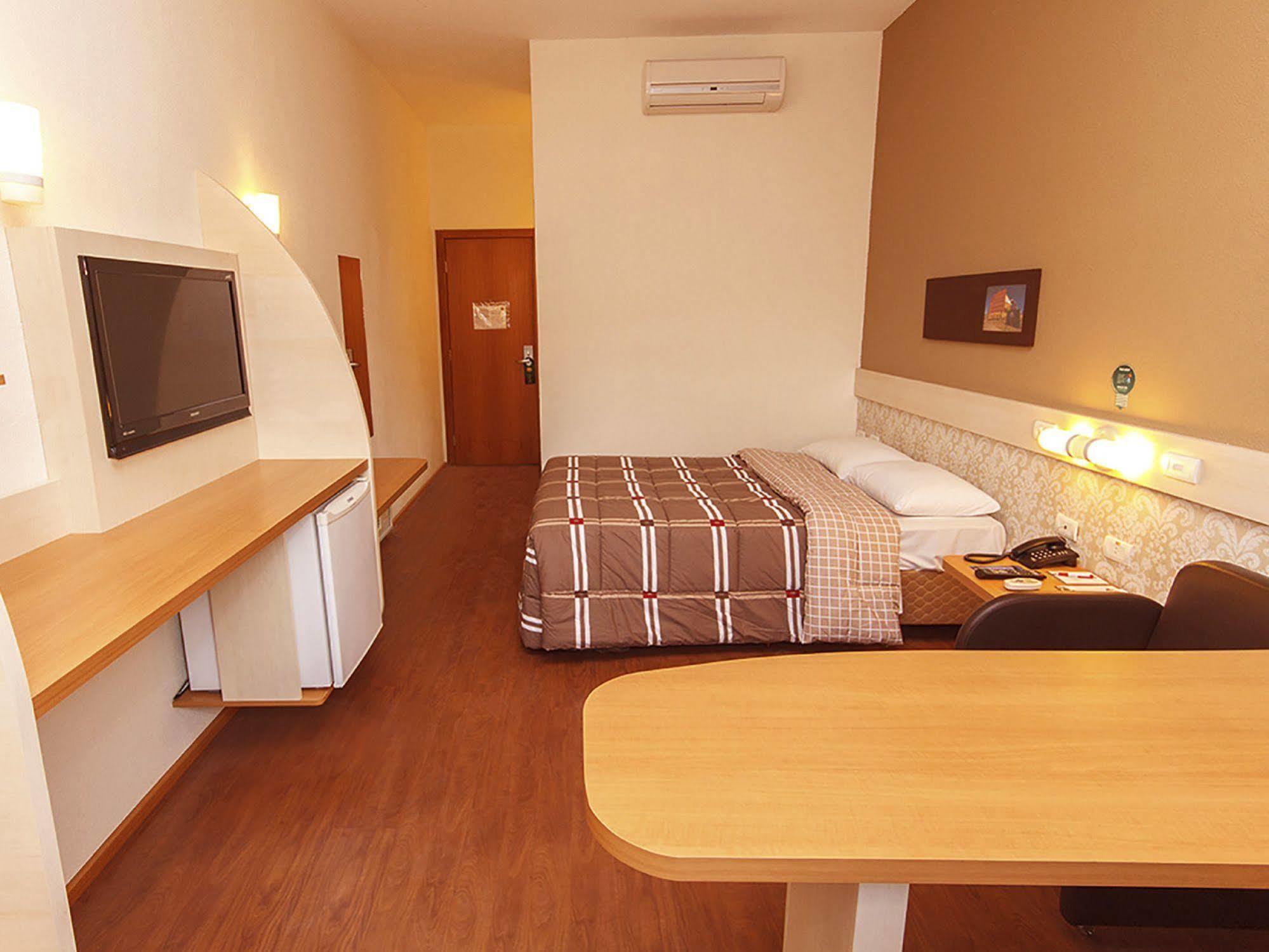 Hotel 10 ジョインヴィレ エクステリア 写真